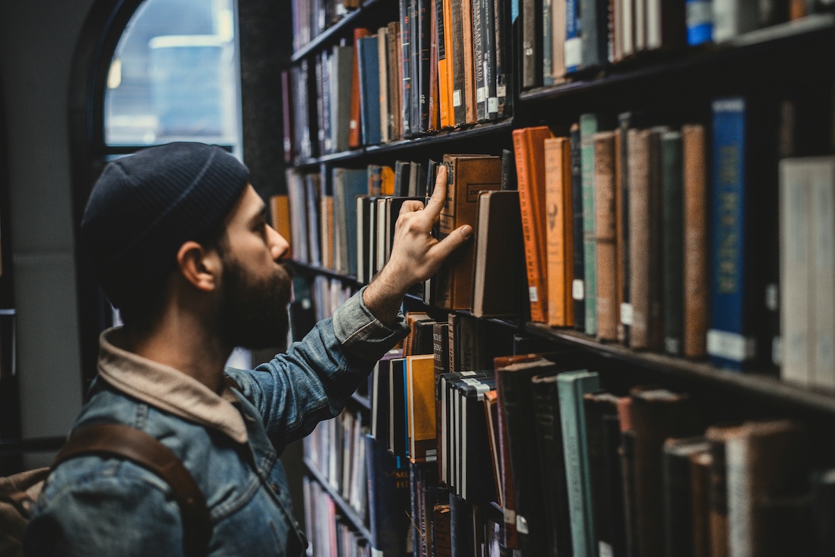 Mastering English Literature: From Text Analysis to Essay Excellence